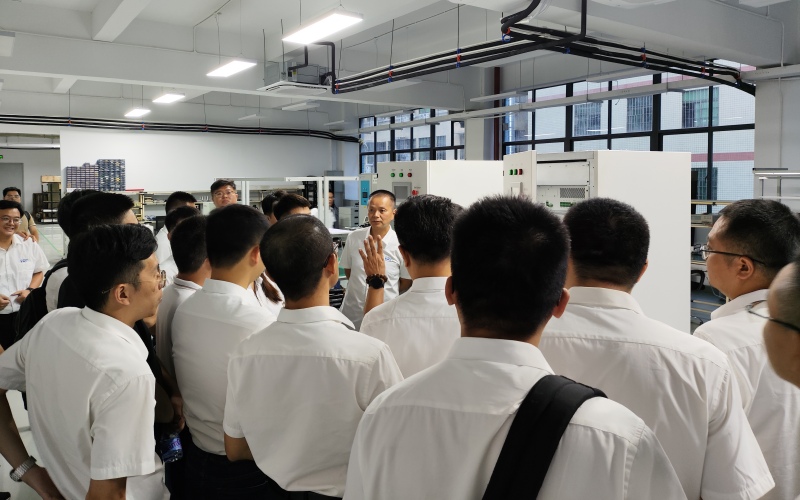 Propoweress Director of R＆D Center, Liang Keyu introduces products